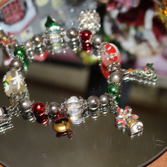 Christmas Charm Bracelet - Picture 13 of 15
